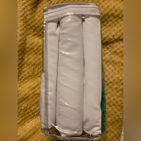 TAILORED BEDSKIRT.  New!  White . Fresh ideas. Queen Size. 14” drop. - Picture 3 of 6